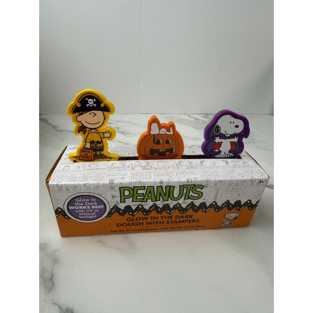 Peanuts Glow In The Dark Dough With Stampers